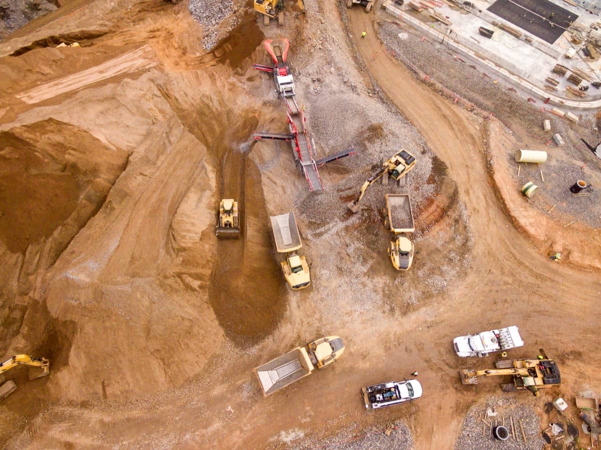 Grande sito industriale in costruzione visto dall'alto