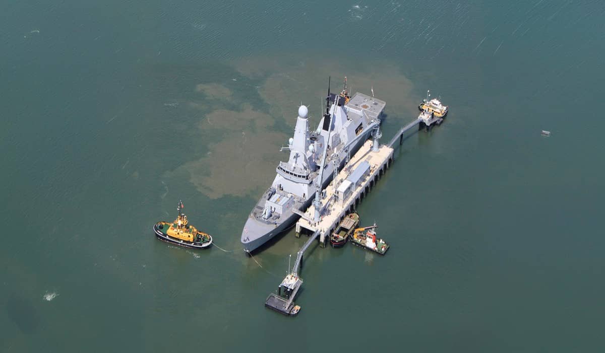 Nave militare alimentata da power bank containerizzati